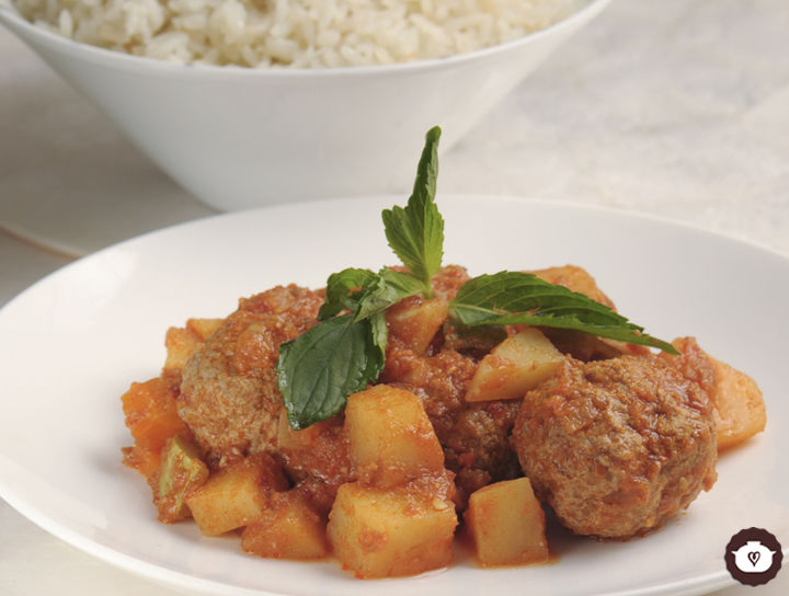 Albóndigas enchipotladas
