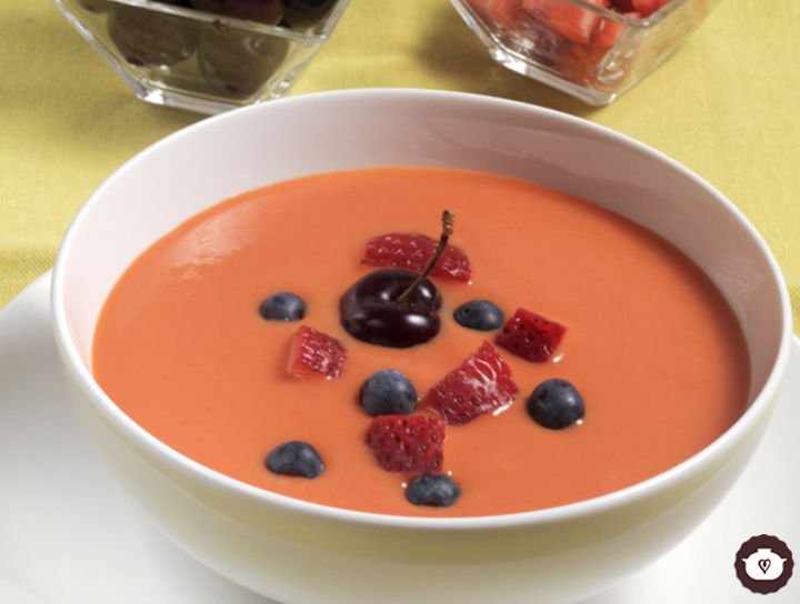 Sopa de frutas tropicales