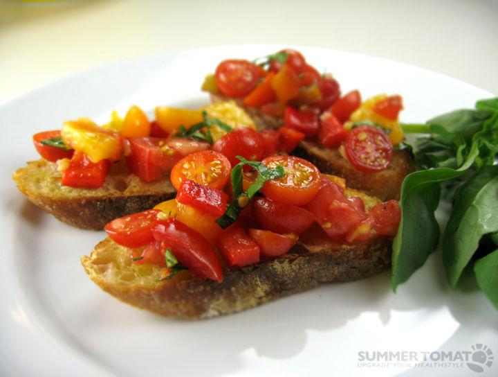 Bruschetta de tomatitos y albahaca