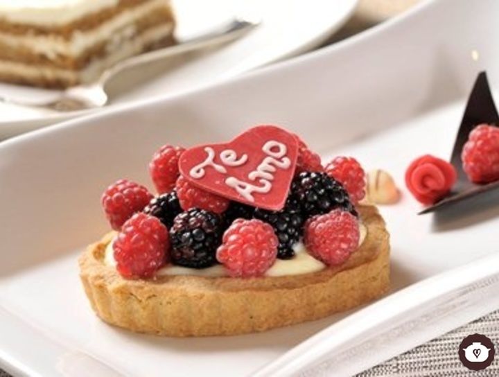 Tarta con crema pastelera y frutos rojos