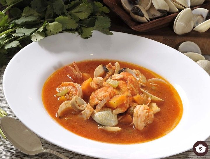 Caldo de mariscos a la mexicana