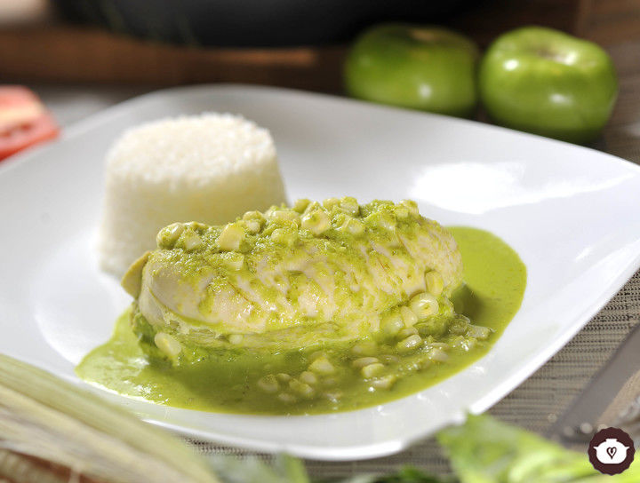 Pollo en salsa de chile poblano