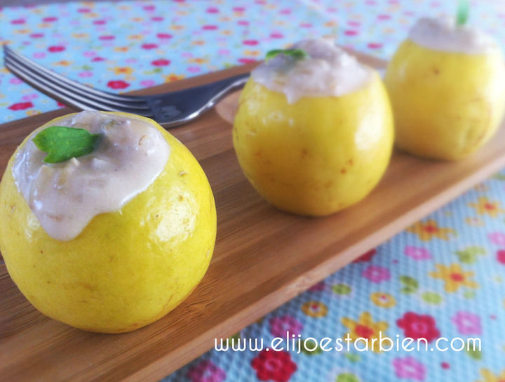 Guayabas rellenas de arroz con leche de coco