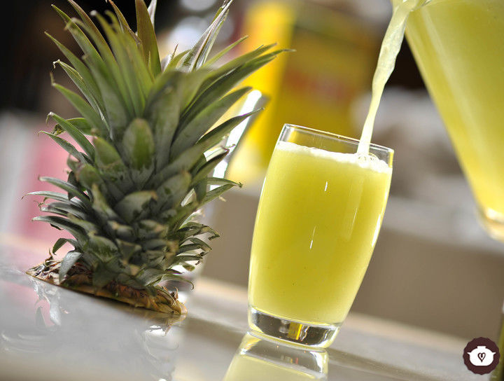 Agua de piña con hierbabuena
