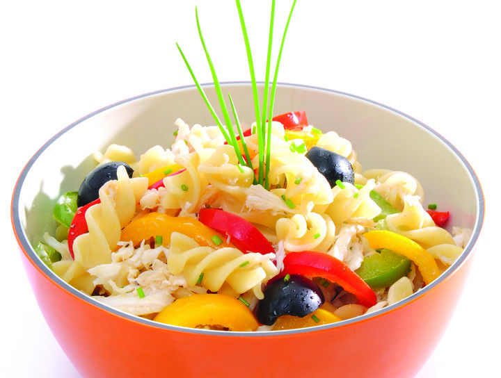 Tazón frío de fusilli y jaiba