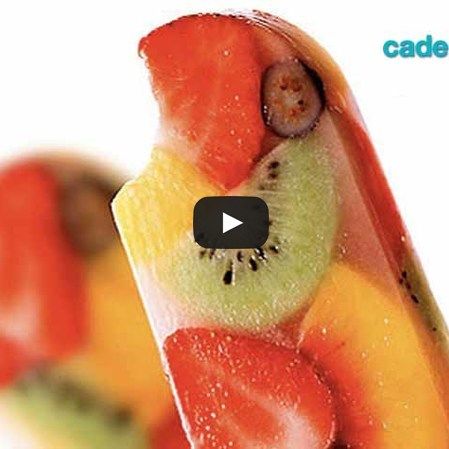 Paletas heladas de agua de limón y fresa
