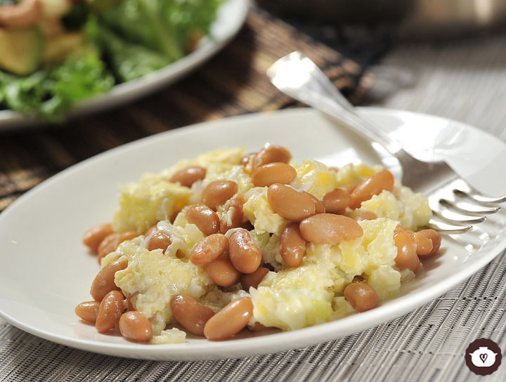 Huevos revueltos con frijoles