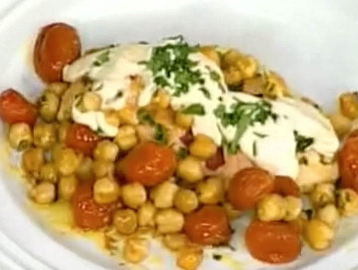 Pollo rostizado con garbanzos, jitomates y paprika