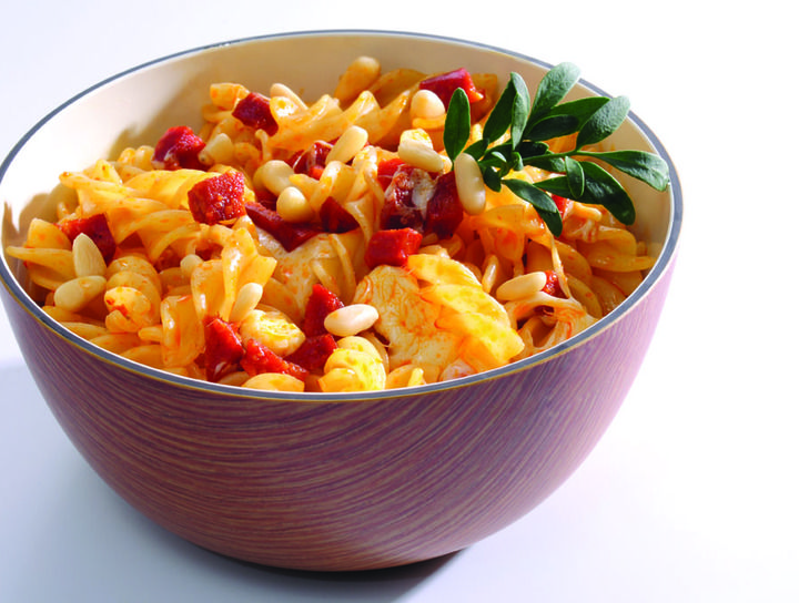 Fusilli enchilado al chipotle con trocitos de chorizo