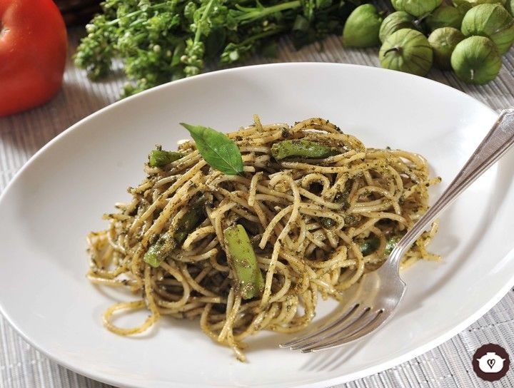 Spaghetti con pesto y ejotes