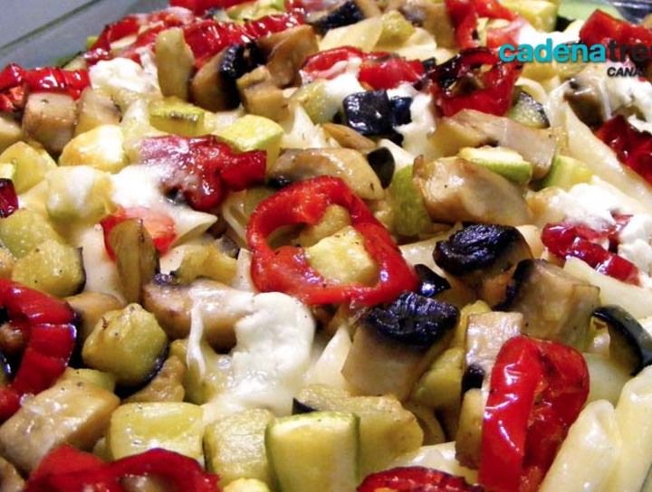 Torta rústica de champiñones, pimientos y espinacas