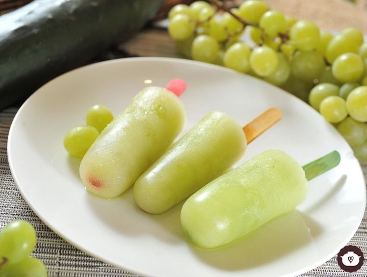 Paletas heladas de pepino y uva