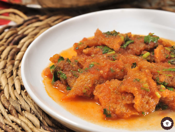 Chicharrón en salsa roja