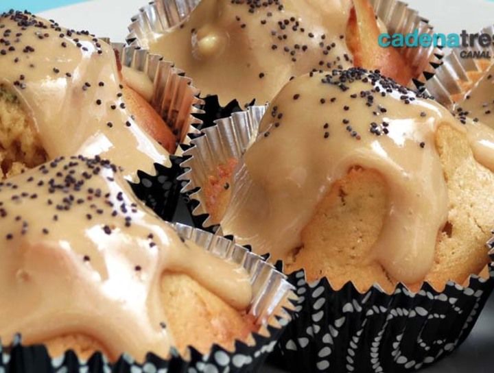 Cupcakes de semillas de amapola con glacé