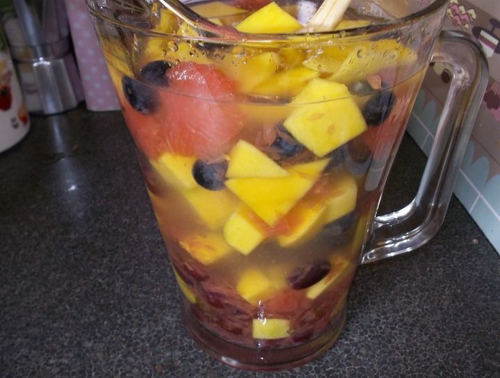 Agua de frutas tropicales