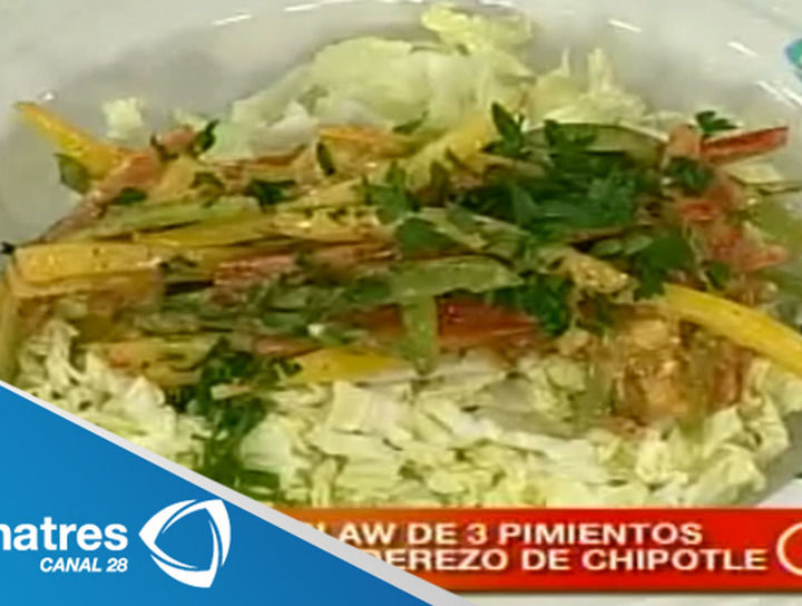 Slaw de 3 pimientos con aderezo de chipotle