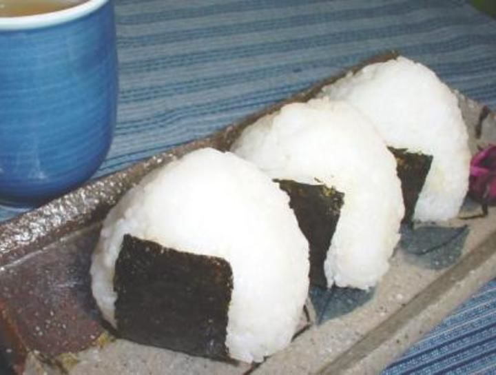 Onigiris (bolas de arroz rellenas)