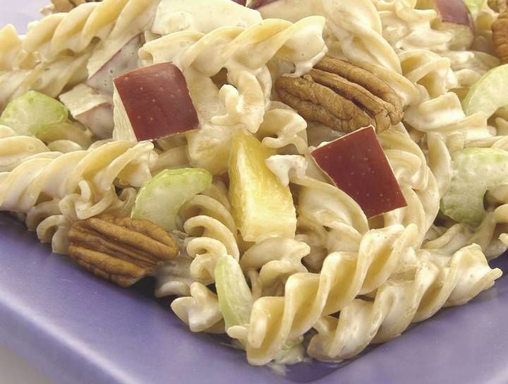 Fusilli con Ensalada de Frutas
