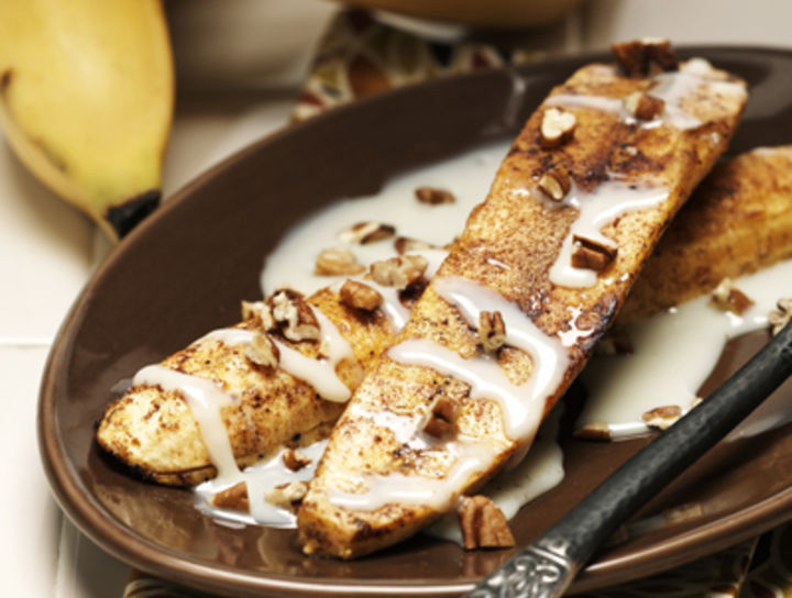 Plátanos con crema y nuez