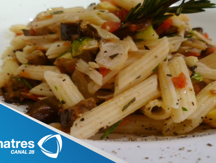Pasta a la provenzal con salsa de vegetales