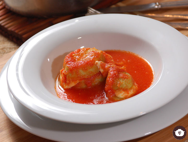 Chayotes rellenos en caldillo