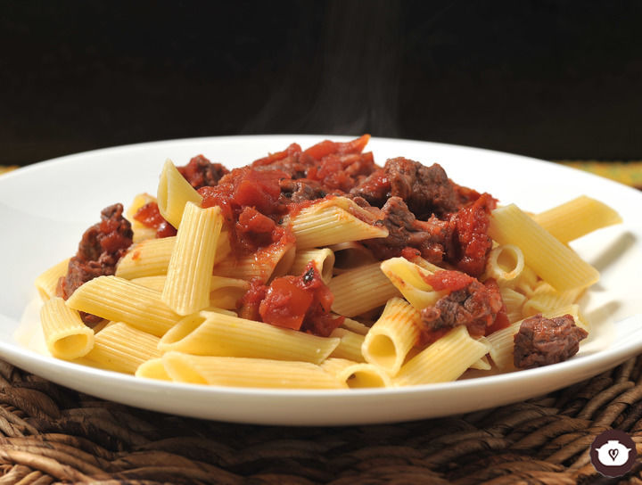 Penne Rigate con arrachera y tocino