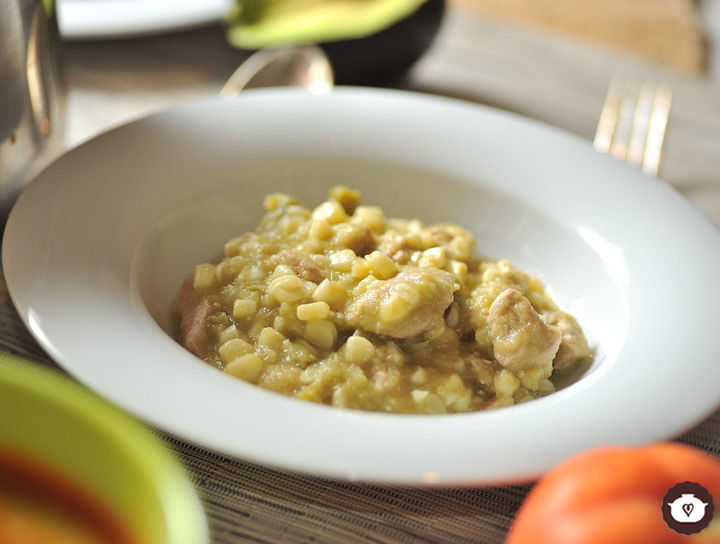 Guisado de puerco con nopales y elote