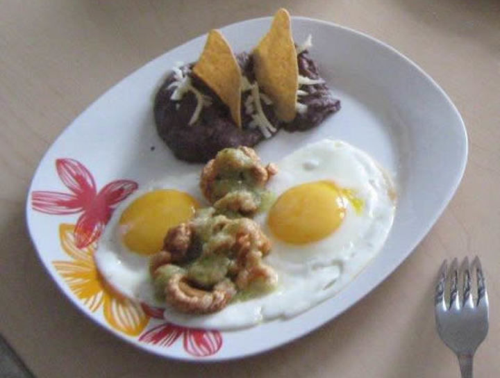 Huevo con chicharrón crujiente