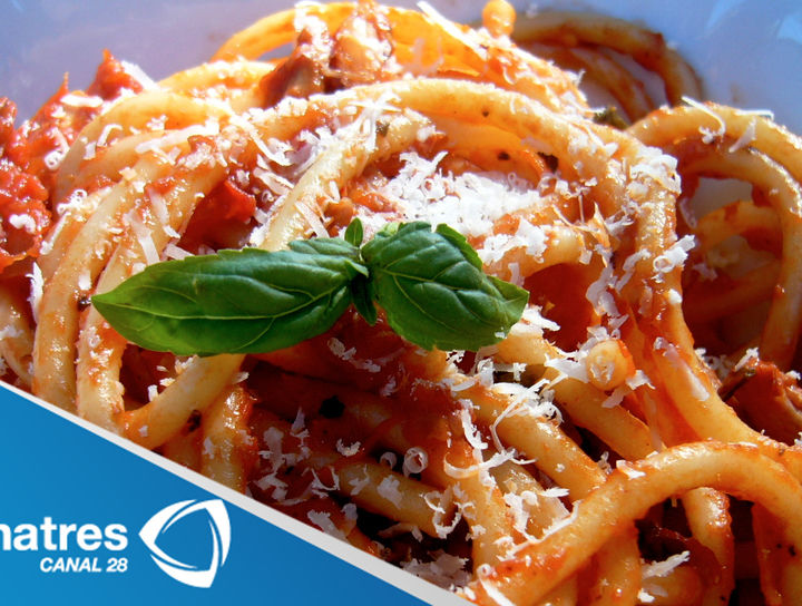 Spaguetti con betabeles, mantequilla y semillas de amapola