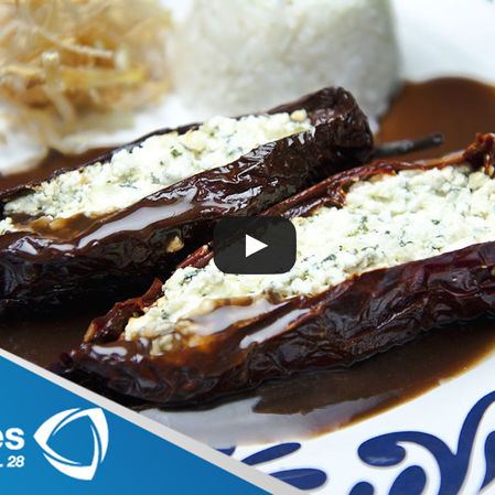 Chiles morita rellenos de plátano macho
