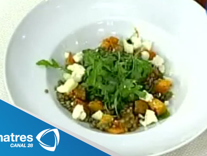 Ensalada de calabaza con lentejas y queso