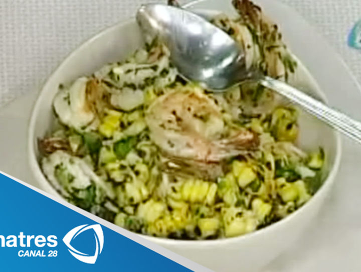 Camarones con elote y albahaca