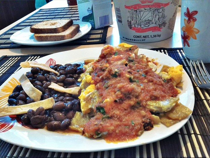 Miguitas con huevo y salsa de chorizo de Jaumave