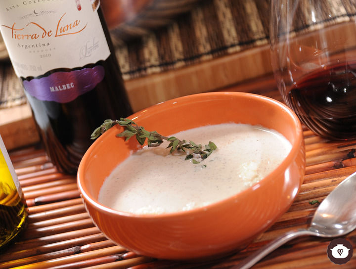 Sopa crema de queso y nuez