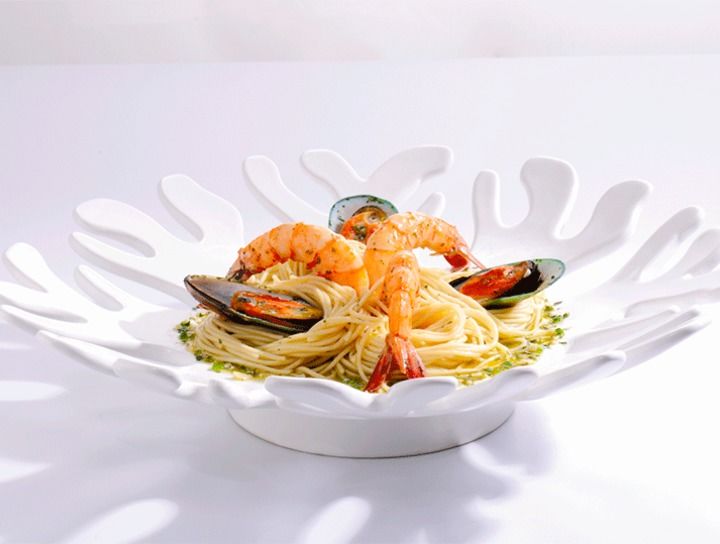 Spaghetti con fruitti di mare al vino blanco