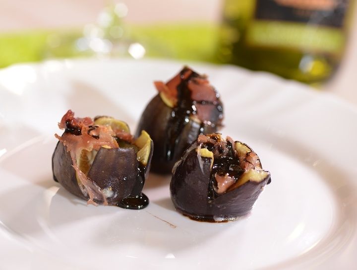 Higos horneados con queso gorgonzola y jamón serrano