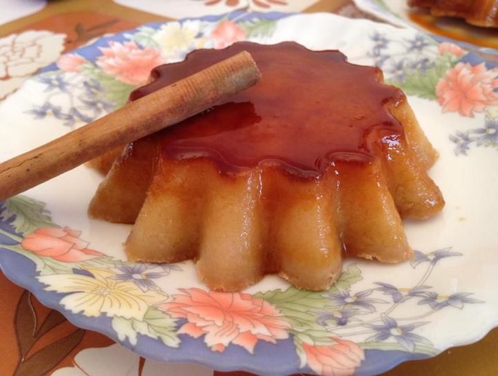Flan con galletas de canela