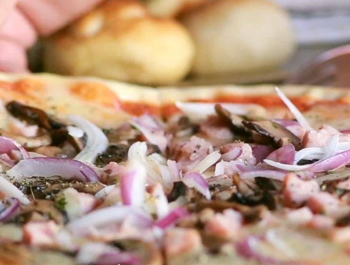 Pizza Provolone