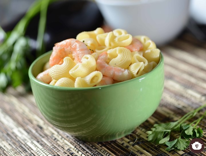 Pasta de coditos con camarones