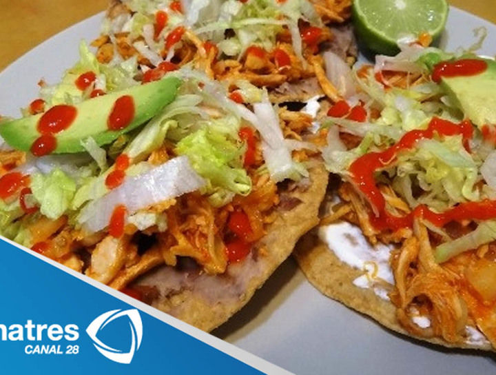 Tostadas de pollo con chipotle