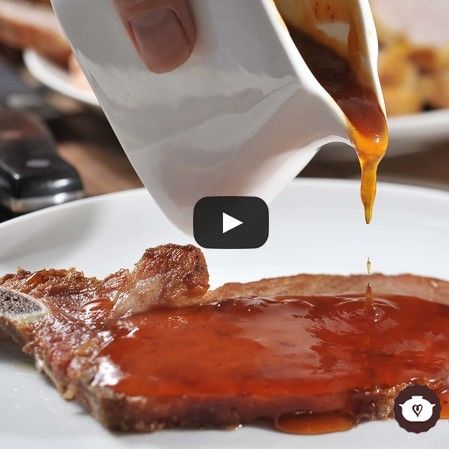 Chuletas ahumadas con salsa de chabacano y chipotle