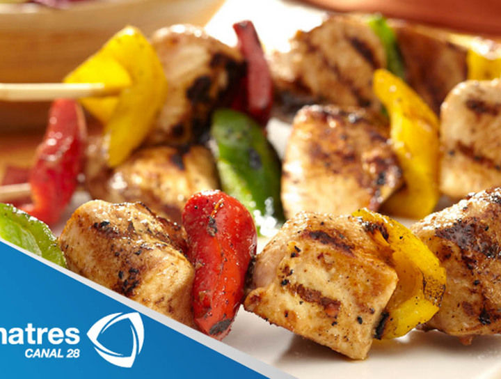 Banderillas de chorizo, camarones y carne de res al grill