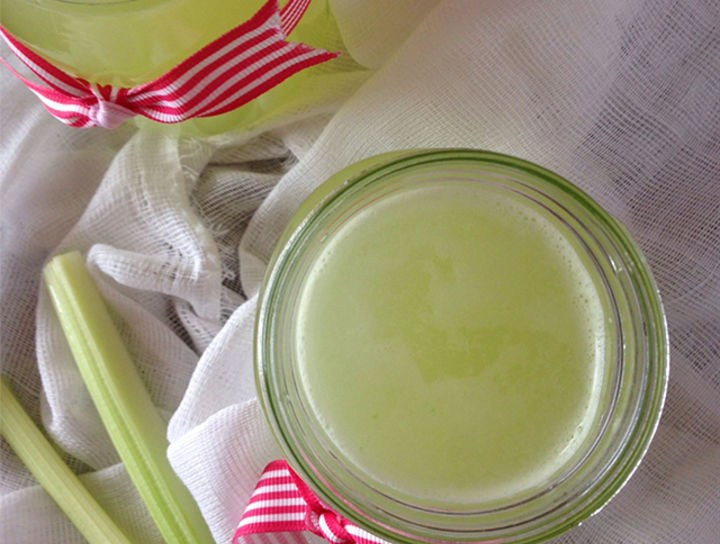 Agua de limón con apio
