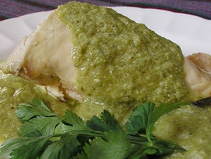 Filete de pescado en mole verde