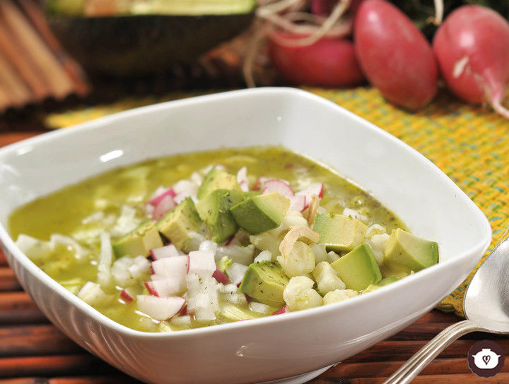 Pozole verde de pollo