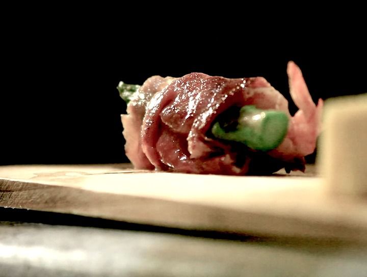Camarones envueltos con jamón serrano y espárragos