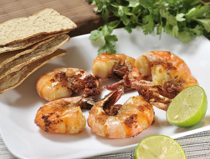 Camarones al ajo con chile de árbol