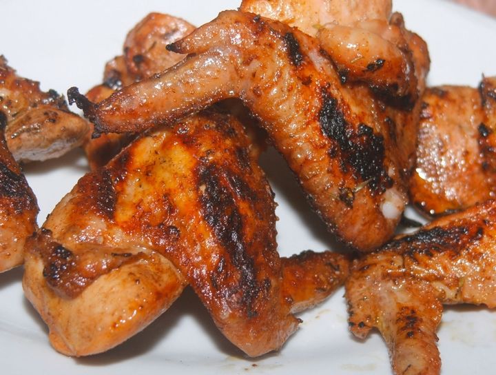 Alitas de pollo con hierbas al grill