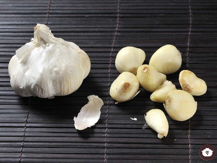 Cómo pelar una cabeza de ajo en dos minutos