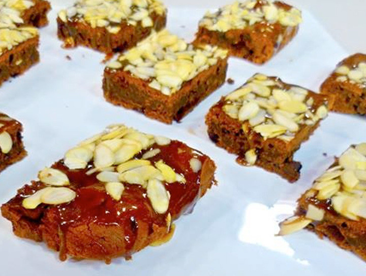Pastelitos de chocolate mexicano con almendras